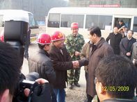 山東省委常委、副省長王軍民到集團公司援建北川人民醫(yī)院工程視察指導工作